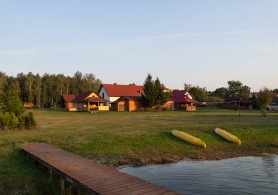 Noclegi Bory Tucholskie domek drewniany letniskowy, pomost, kajaki agroturysty U Tomka